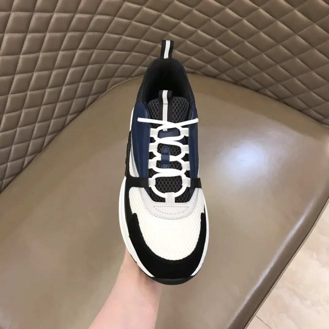 Factory price: 480💰 ◾️▫️Dior D®️ x 🆕 (high version) B22 men's jogging fashion sneakers, this single product draws inspiration from retro jogging shoes. It adopts a thick low-top design, with an upper made of black cow leather and mesh fabric, and a black and white engraved rubber sole. Black mesh fabric tongue and heel counters complement black laces, with an embossed "Di~r" logo embellishment on the side. These sneakers can be mixed and matched with a classic suit for a sporty chic look! Size: 39-45 (38, 46 can be customized)